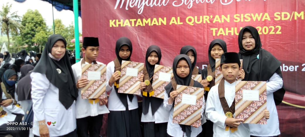 Pendidikan Karakter dengan Khataman Al Qur'an bersama SD Muhammadiyah Jarakan